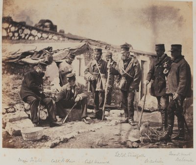 1855年のクリミア戦争に関連する52枚の写真のアルバムからの、中佐大佐Thomas Shadforthと第57（西ミドルセックス）連隊の将校の役員 作： Roger Fenton